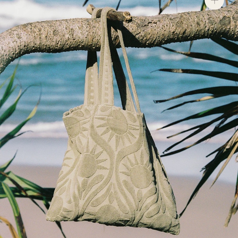 NWT SOLEIL SOLEIL sundown towel, sage beach Towel Tote Bag 100% Organic cotton - Picture 4 of 11